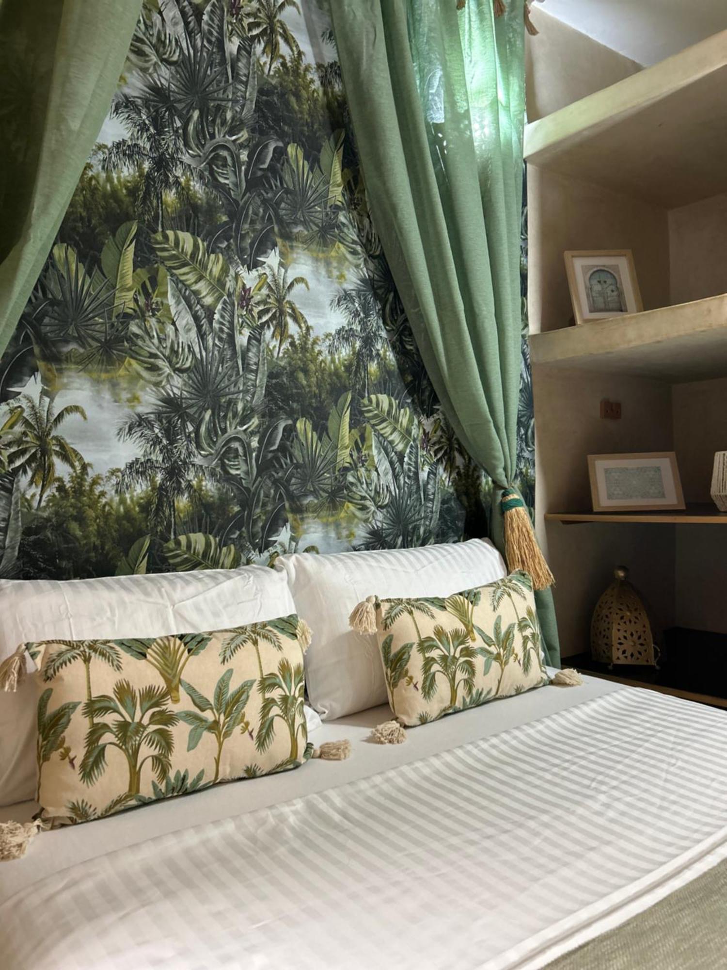 Riad Amazing Amazigh Avec Jacuzzi Petit Dejeuner Compris Avec Aussi Chambres Familiales Pres De La Place Jemaa El Fna Marakeş Dış mekan fotoğraf